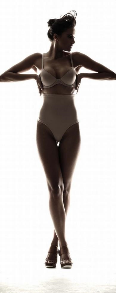 Carol Prates in lingerie