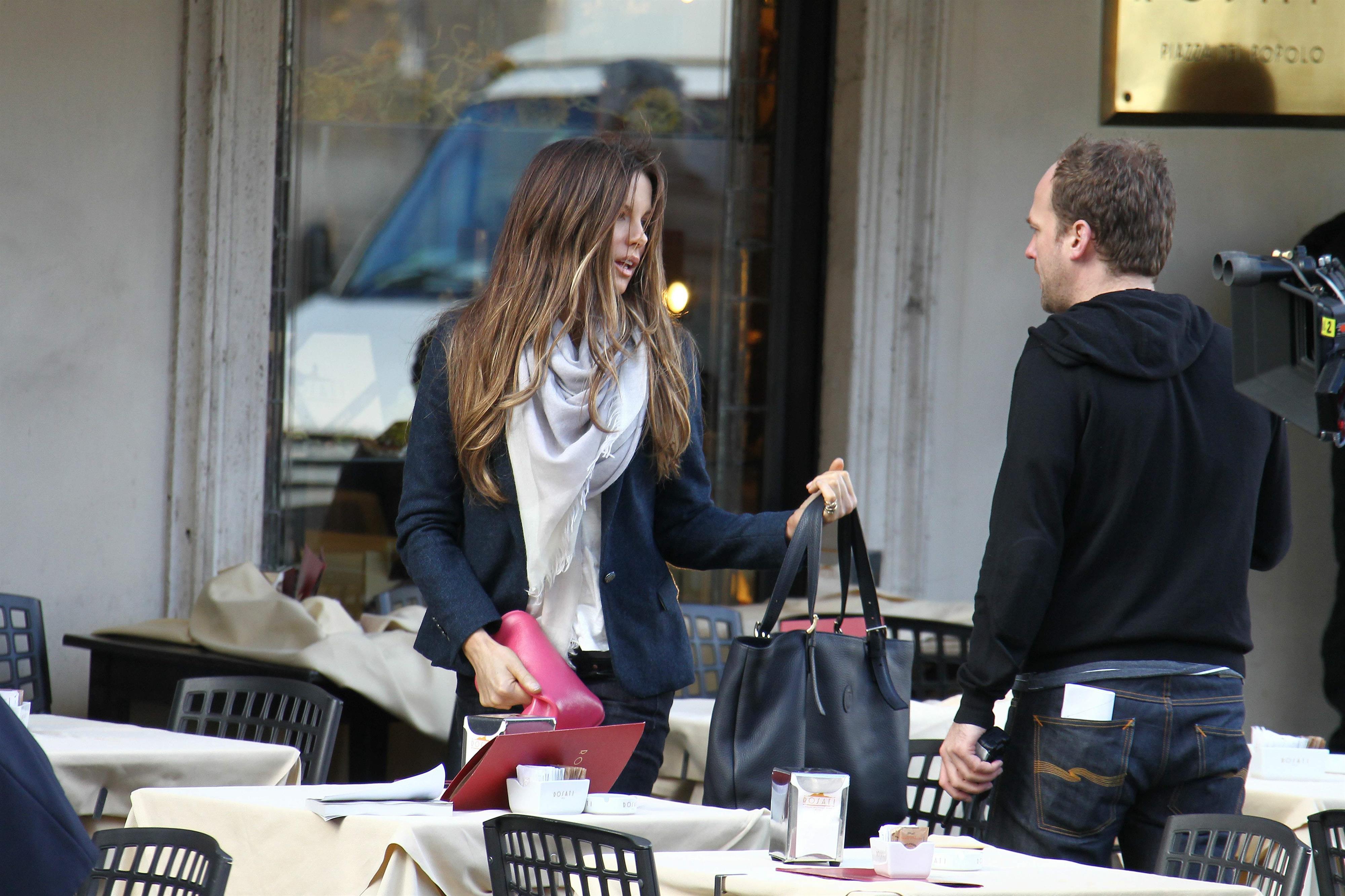 Kate Beckinsale On Set of The Face of an Angel in Rome November 11-2013 