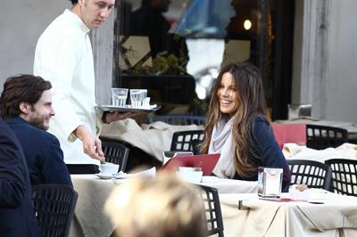 Kate Beckinsale On Set of The Face of an Angel in Rome November 11-2013 