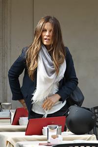 Kate Beckinsale On Set of The Face of an Angel in Rome November 11-2013 