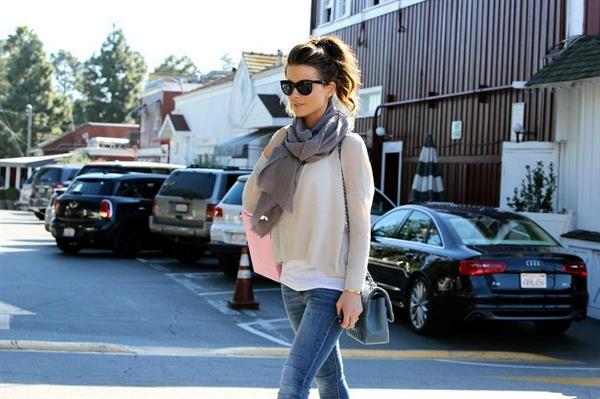 Kate Beckinsale shopping at Calypso store in Brentwood January 31, 2013