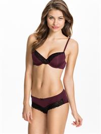 Yara Khmidan in lingerie