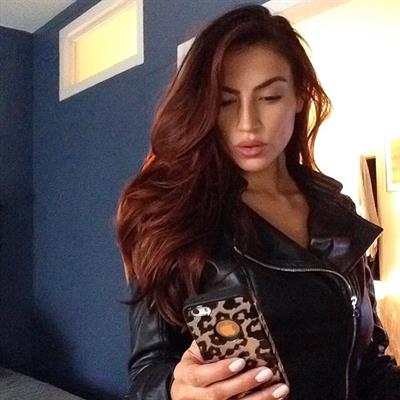 Kelly Karloff taking a selfie