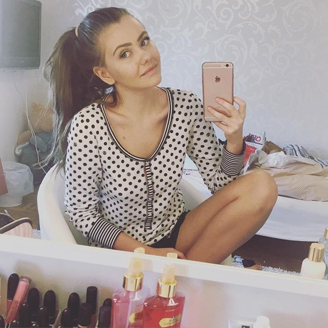 Fie Laursen taking a selfie