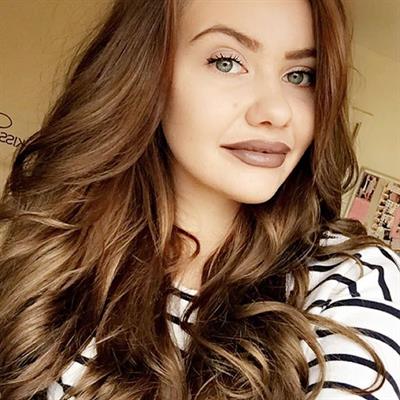 Fie Laursen taking a selfie