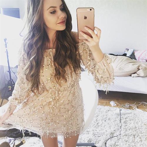 Fie Laursen taking a selfie