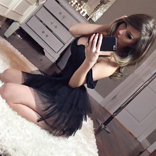 Sheala Foster taking a selfie