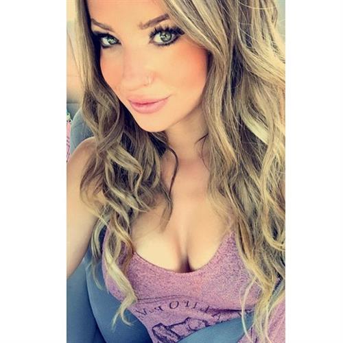 Sheala Foster taking a selfie