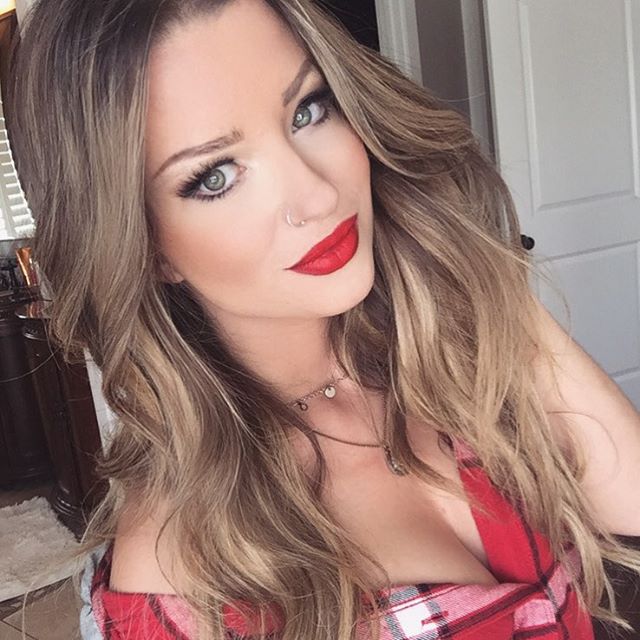 Sheala Foster taking a selfie