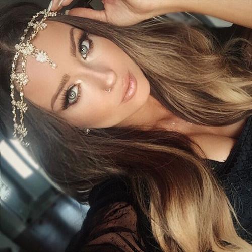 Sheala Foster taking a selfie