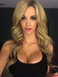 Caitlin Arnett taking a selfie