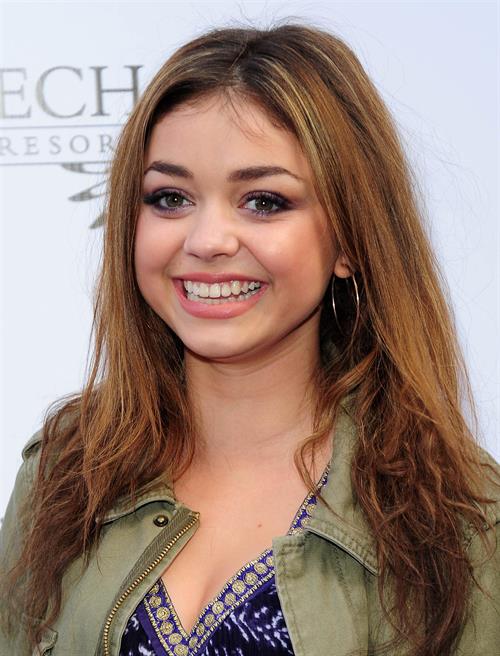Sarah Hyland at the 2013 Lakers Casino Night in LA March 10, 2013