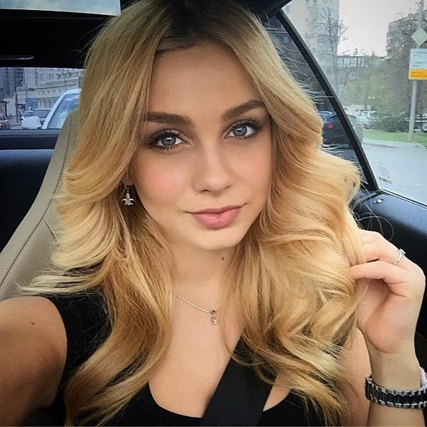 Katarina Pudar taking a selfie