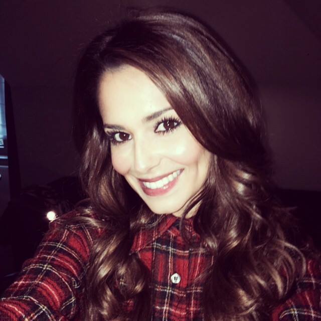 Cheryl Fernandez-Versini taking a selfie