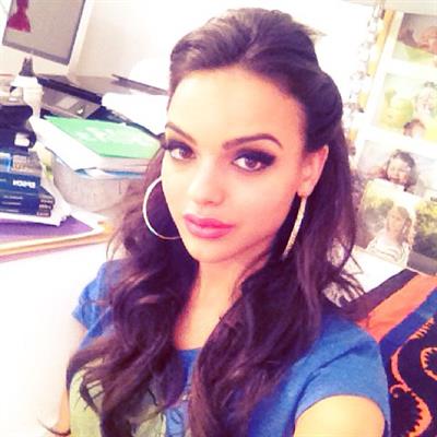 Lisa Ramos taking a selfie