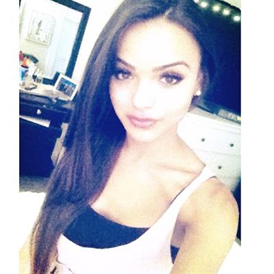 Lisa Ramos taking a selfie