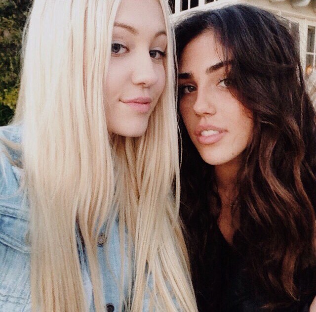 Ava Sambora taking a selfie