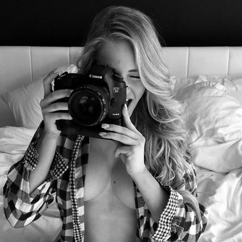 Courtney Tailor taking a selfie