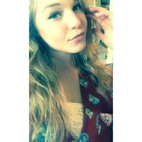 Courtney Tailor taking a selfie