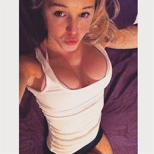 Courtney Tailor taking a selfie