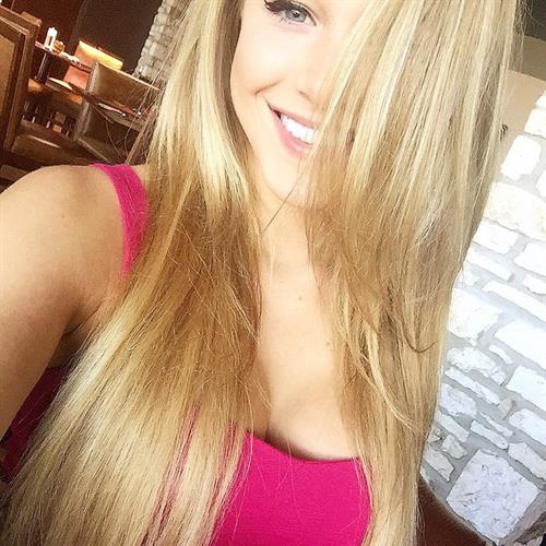 Courtney Tailor taking a selfie
