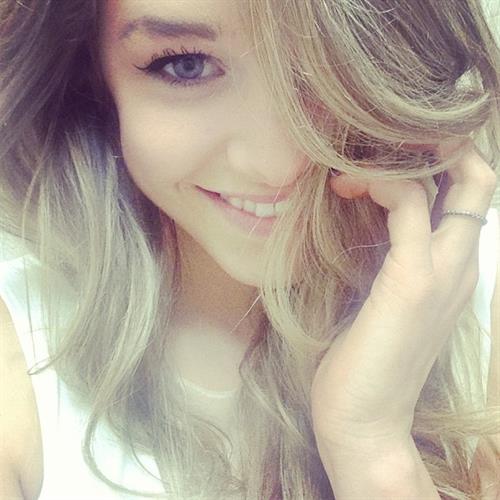 Courtney Tailor taking a selfie