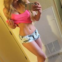Courtney Tailor taking a selfie