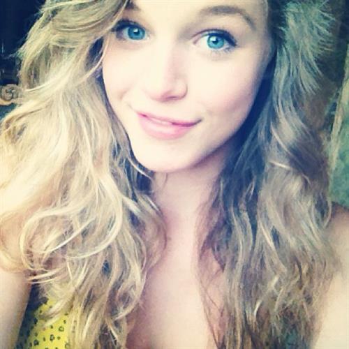 Courtney Tailor taking a selfie