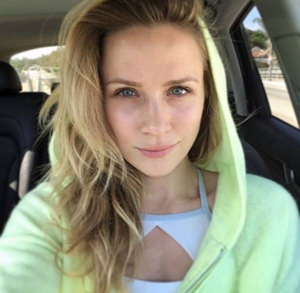Shantel VanSanten taking a selfie