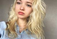 Dove Cameron taking a selfie