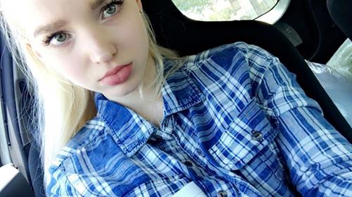 Dove Cameron taking a selfie