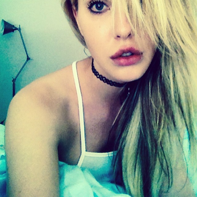 Chloe Rose Lattanzi taking a selfie