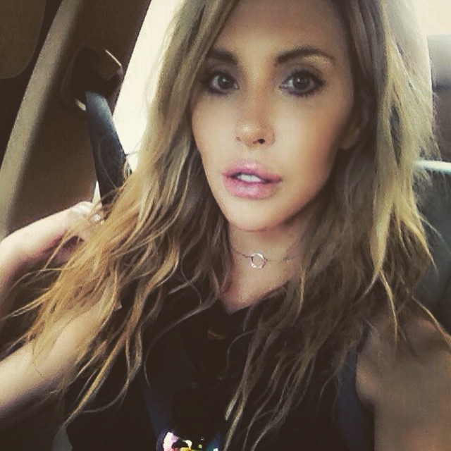 Chloe Rose Lattanzi taking a selfie