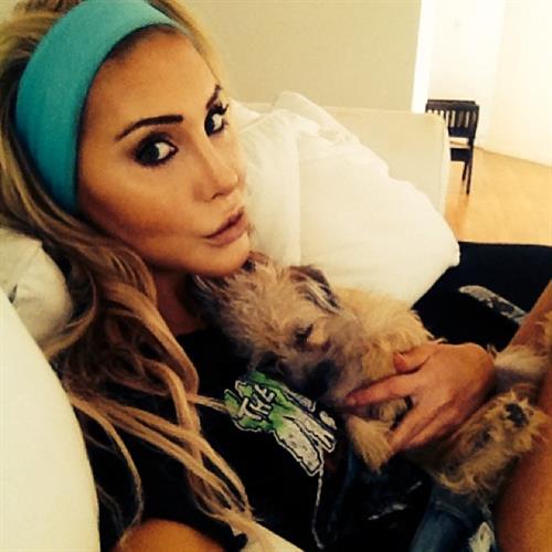 Chloe Rose Lattanzi taking a selfie