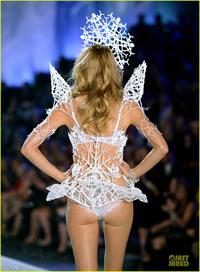 Lindsay Ellingson in lingerie - ass