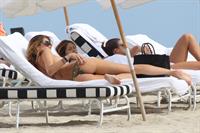 Aída Yéspica in a bikini - ass