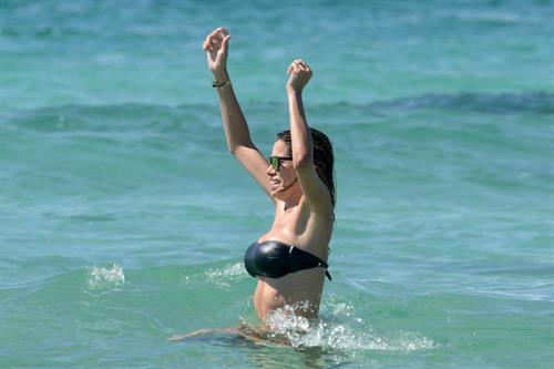 Aída Yéspica in a bikini