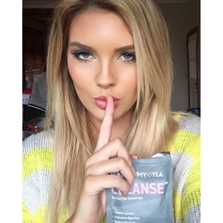 Sarah Louise Harris taking a selfie