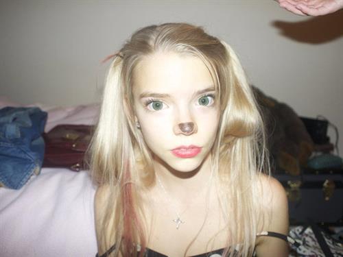 Anya Taylor-Joy taking a selfie