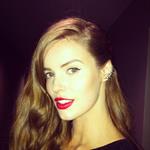 Robyn Lawley taking a selfie