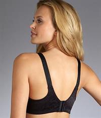 Elisandra Tomacheski in lingerie