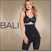 Elisandra Tomacheski in lingerie