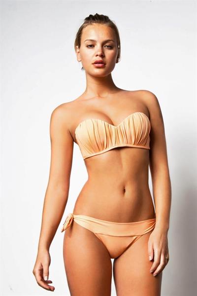 Elisandra Tomacheski in a bikini