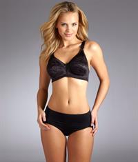 Elisandra Tomacheski in lingerie