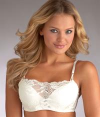 Elisandra Tomacheski in lingerie