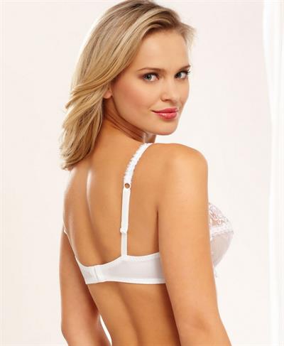 Elisandra Tomacheski in lingerie