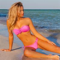 Elisandra Tomacheski in a bikini