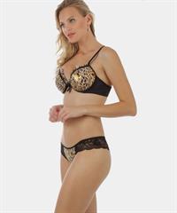 Elisandra Tomacheski in lingerie