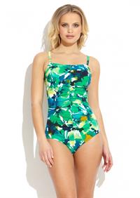 Elisandra Tomacheski in a bikini