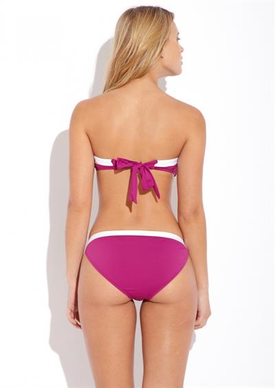 Elisandra Tomacheski in a bikini - ass